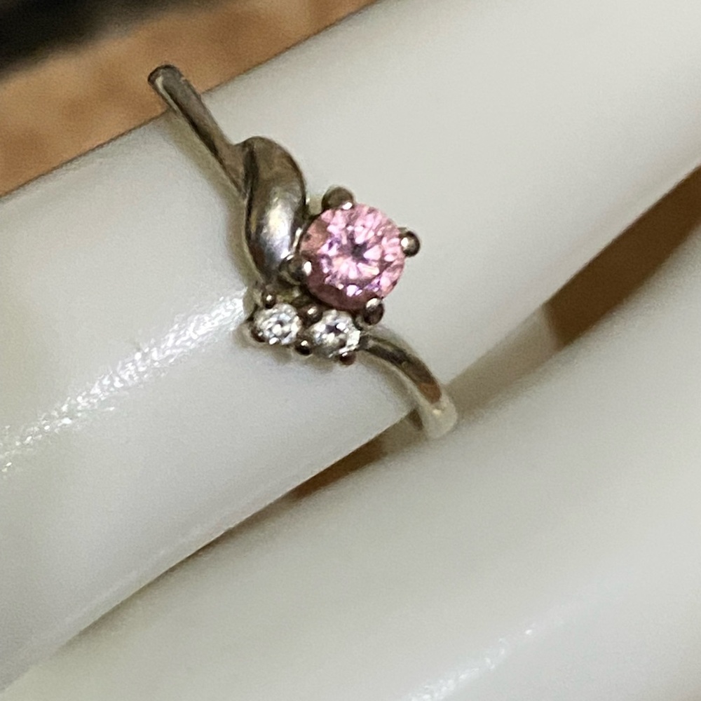 VINTAGE 10 K GOLD CZ PINK STONE LADY'S RING Size 6 3/4. - Picture 5 of 6